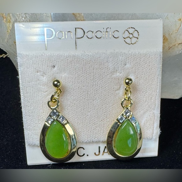 Authentic B.C. Jade Set of Gold Tone Earrings Necklace & Bracelet - Picture 3 of 15